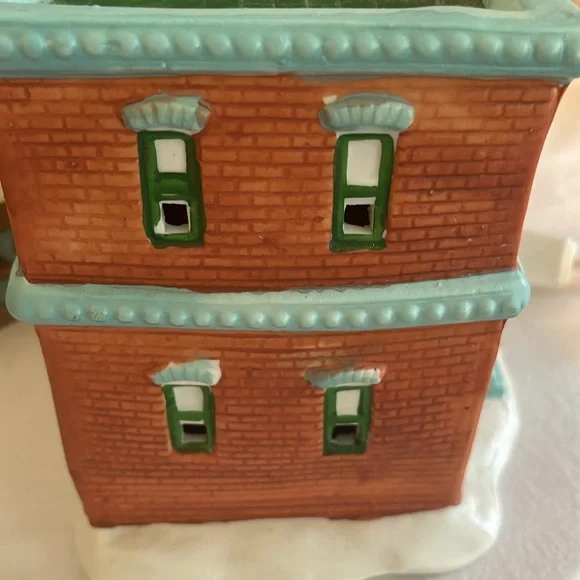 Vintage porcelain lighted house - Picture 3 of 13